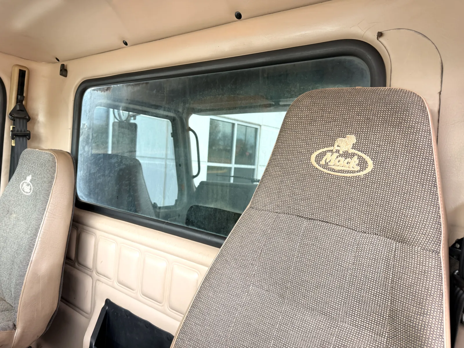 2006 Mack - image 20