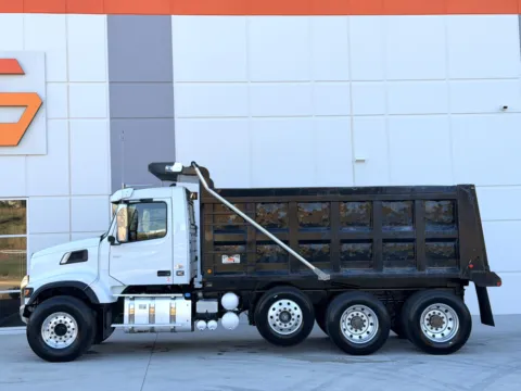 More photos of 2022 VOLVO VHD at Forge Truck Centers - South Carolina, SC