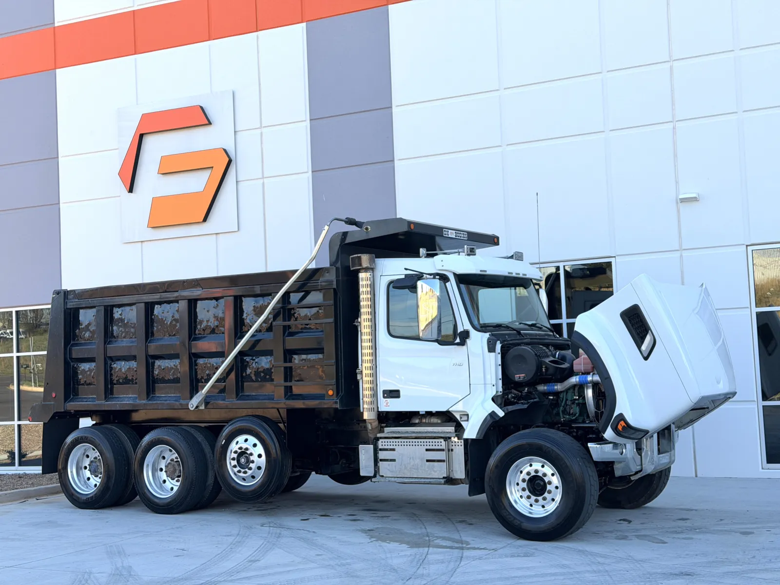 2022 Volvo VHD 300 - image 10