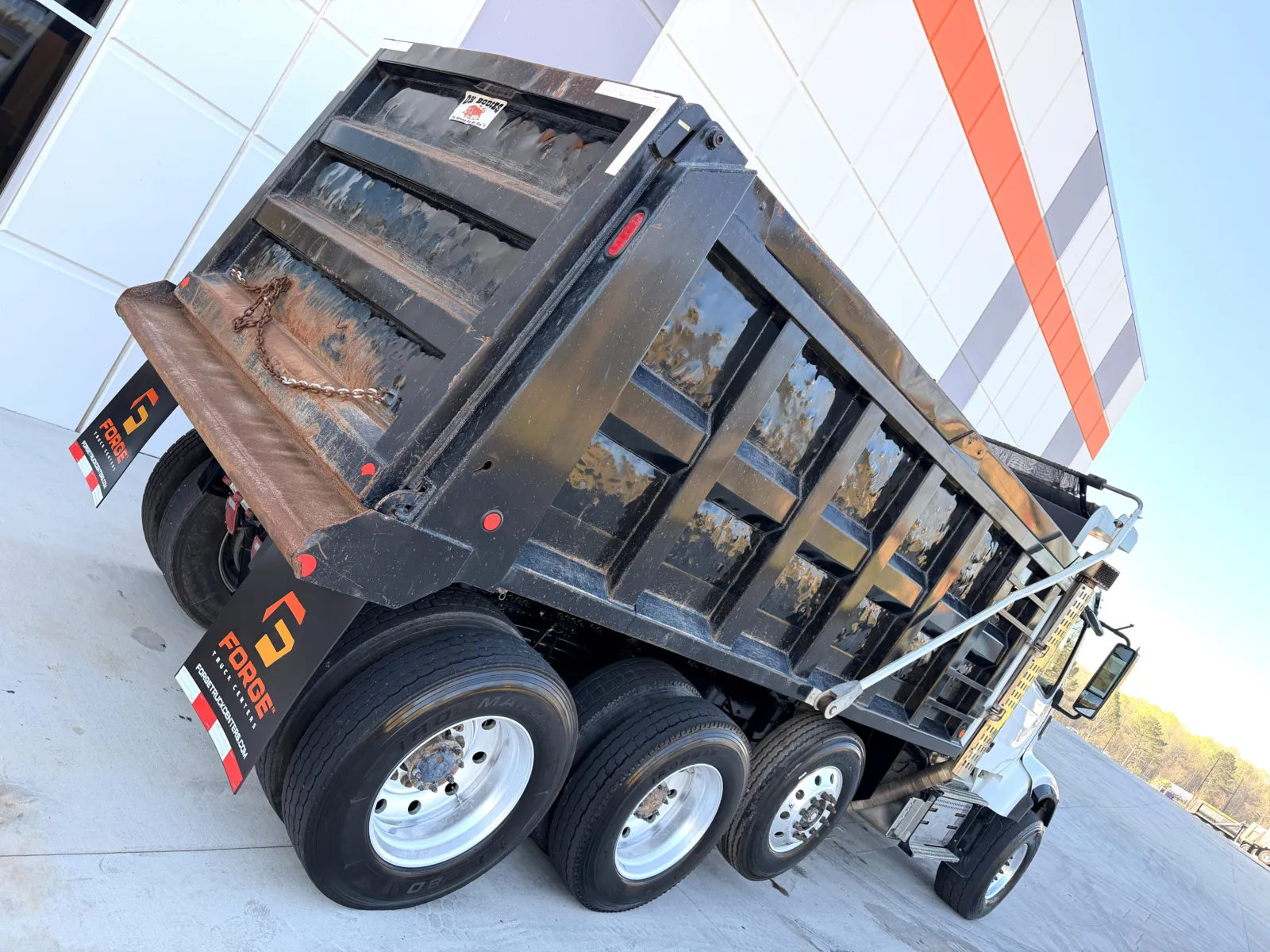 2022 Volvo VHD 300 - image 12