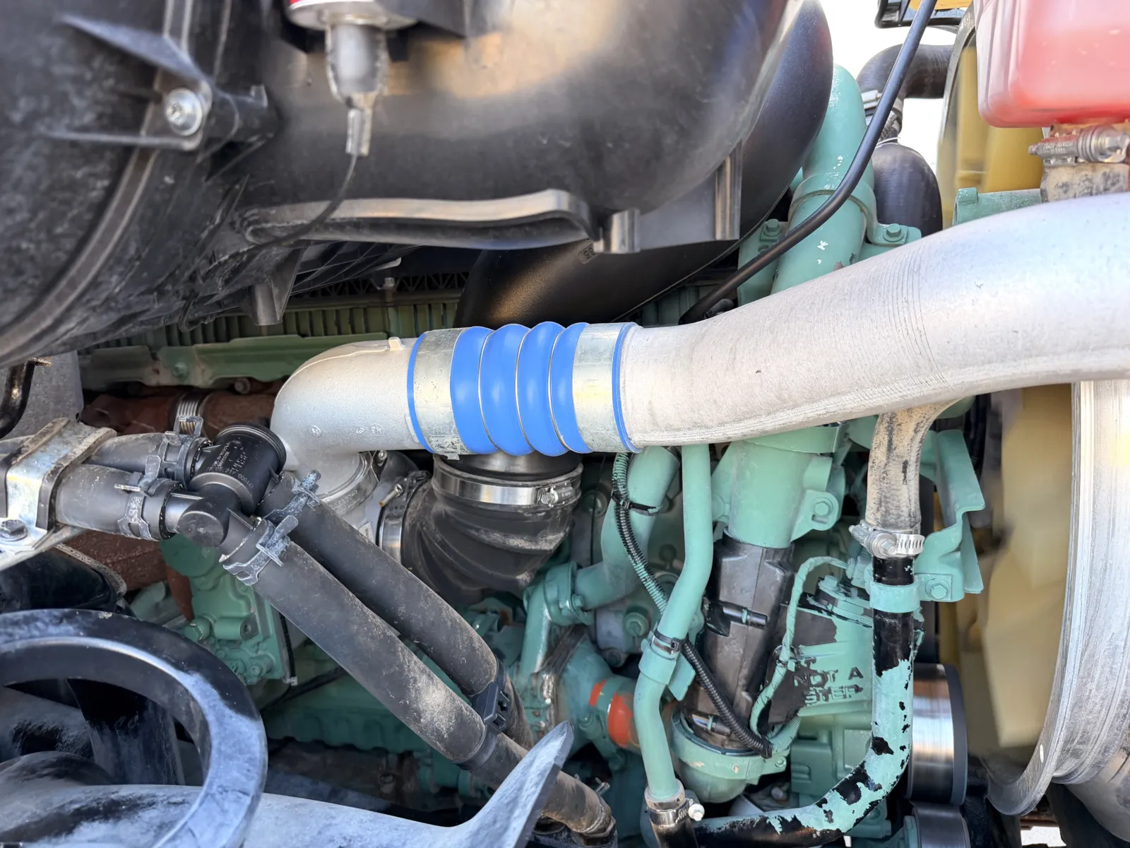 2022 Volvo VHD 300 - image 14