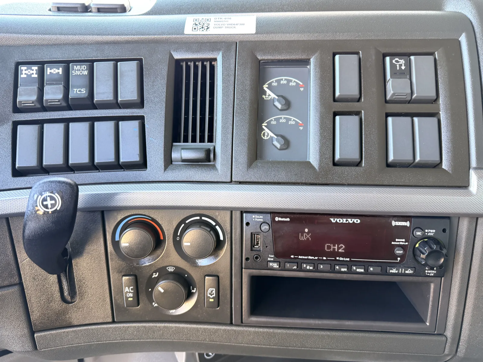 2022 Volvo VHD 300 - image 19