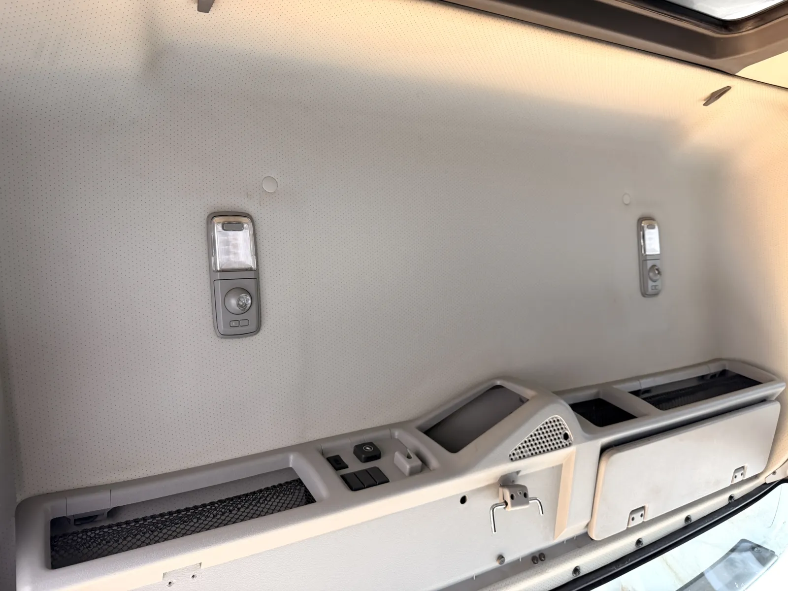 2022 Volvo VHD 300 - image 22