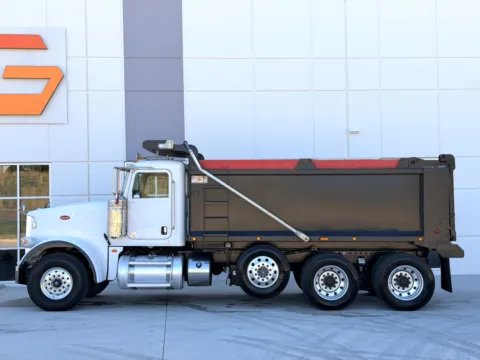 More photos of 2016 PETERBILT 367 at Forge Truck Centers - South Carolina, SC