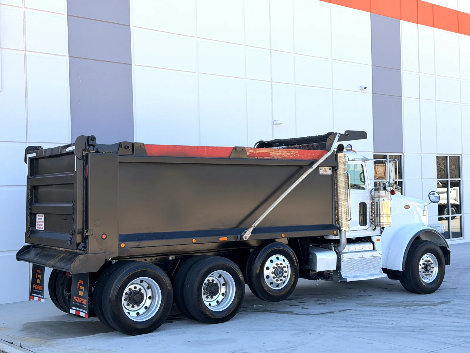 2016 Peterbilt - image 6