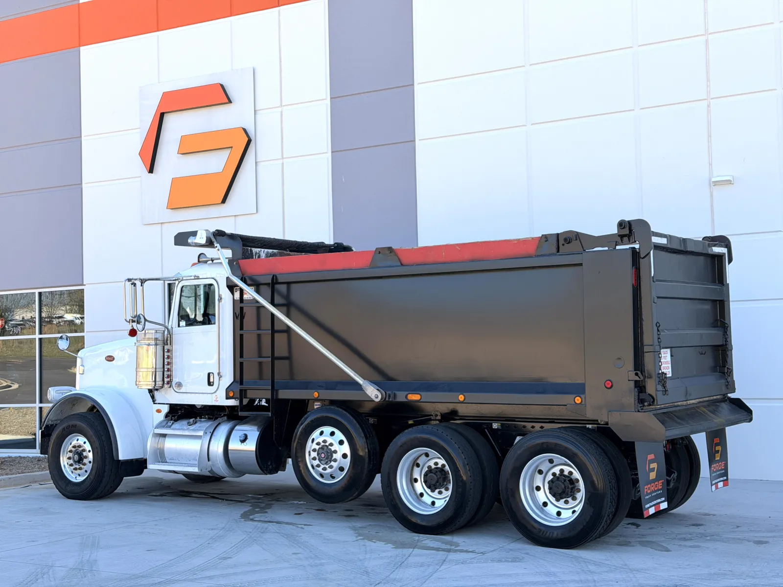 2016 Peterbilt - image 7