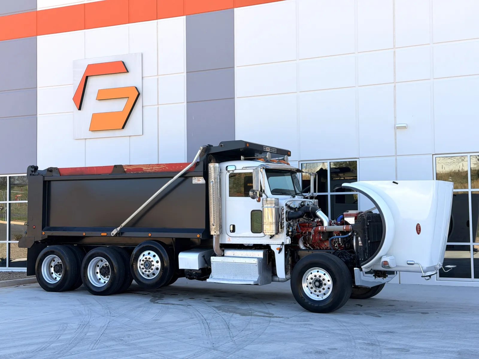 2016 Peterbilt - image 10