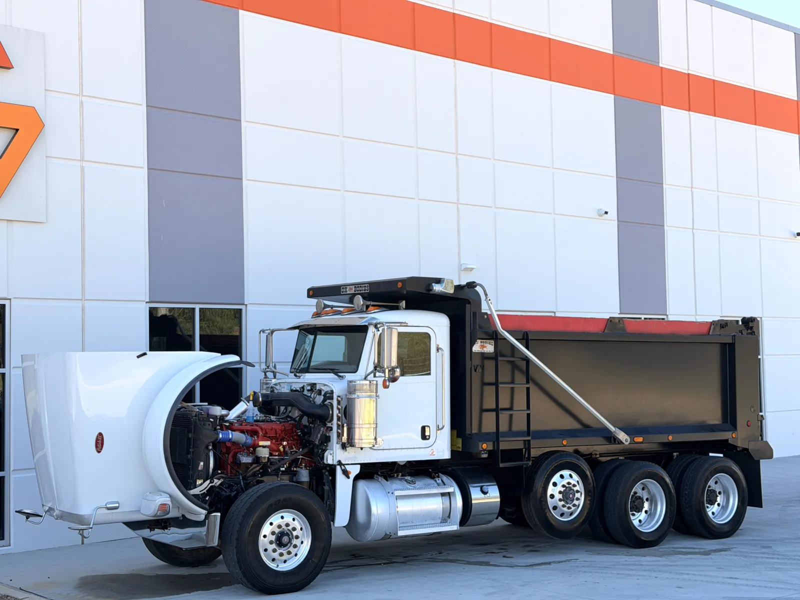 2016 Peterbilt - image 11