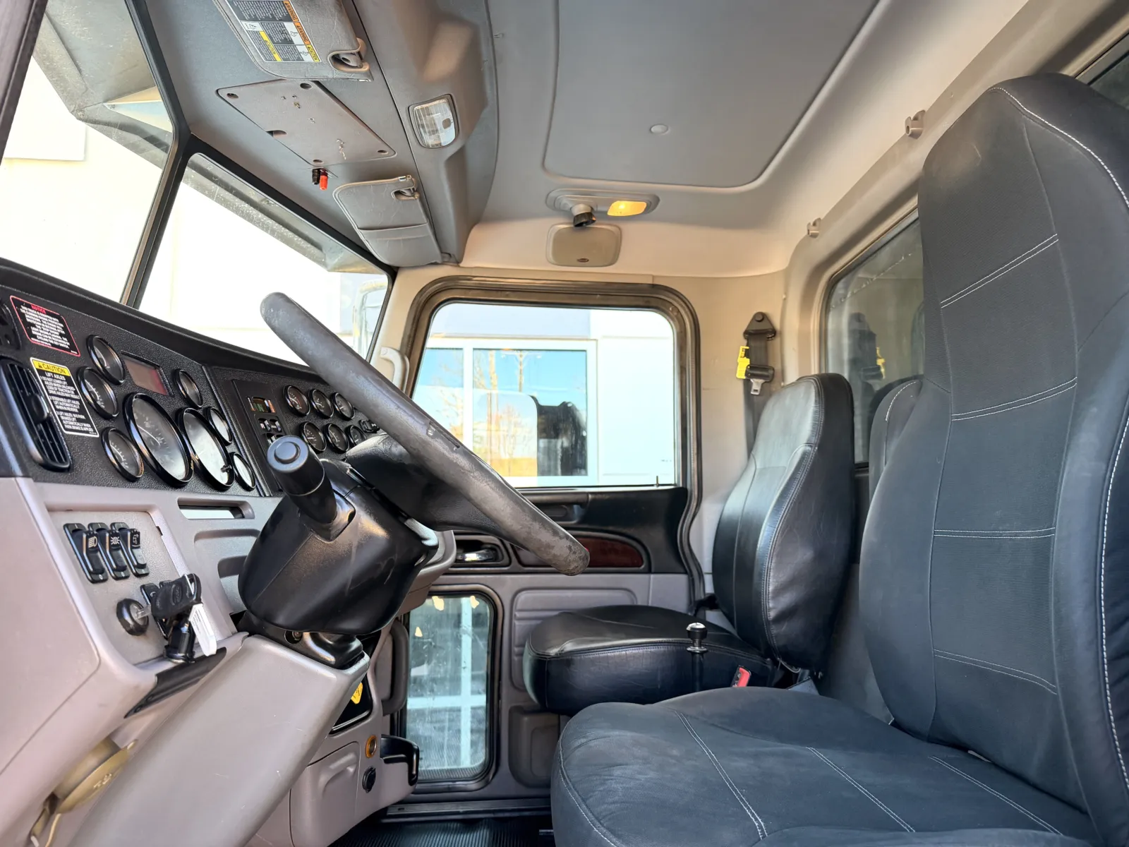 2016 Peterbilt - image 15