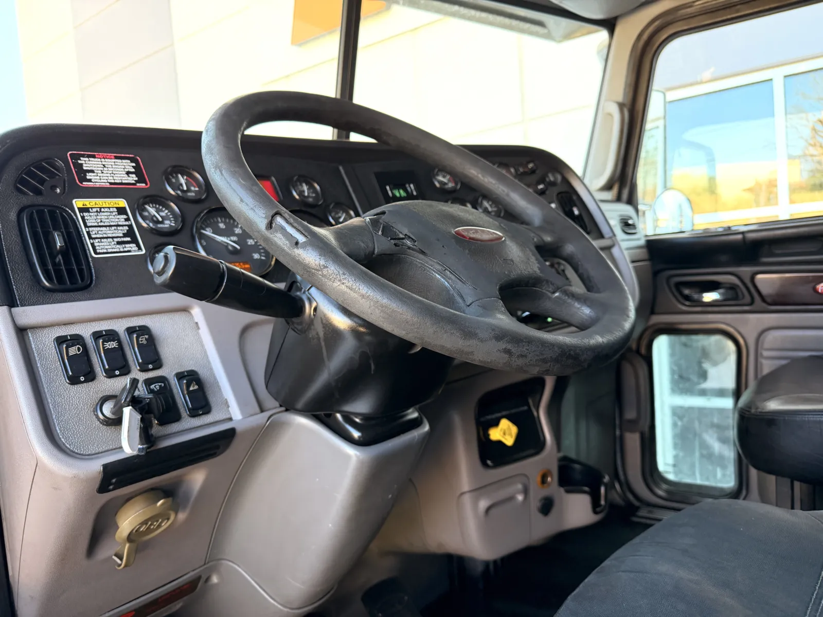 2016 Peterbilt - image 16