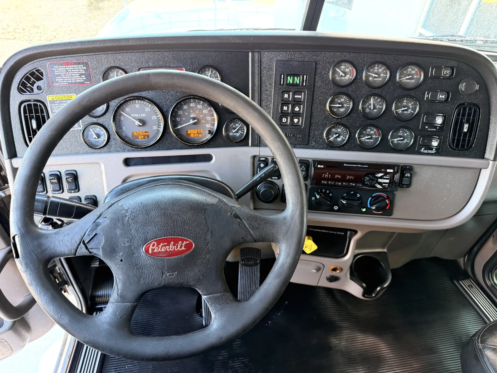 2016 Peterbilt - image 17