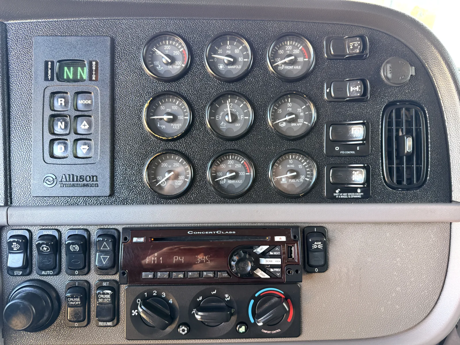 2016 Peterbilt - image 19