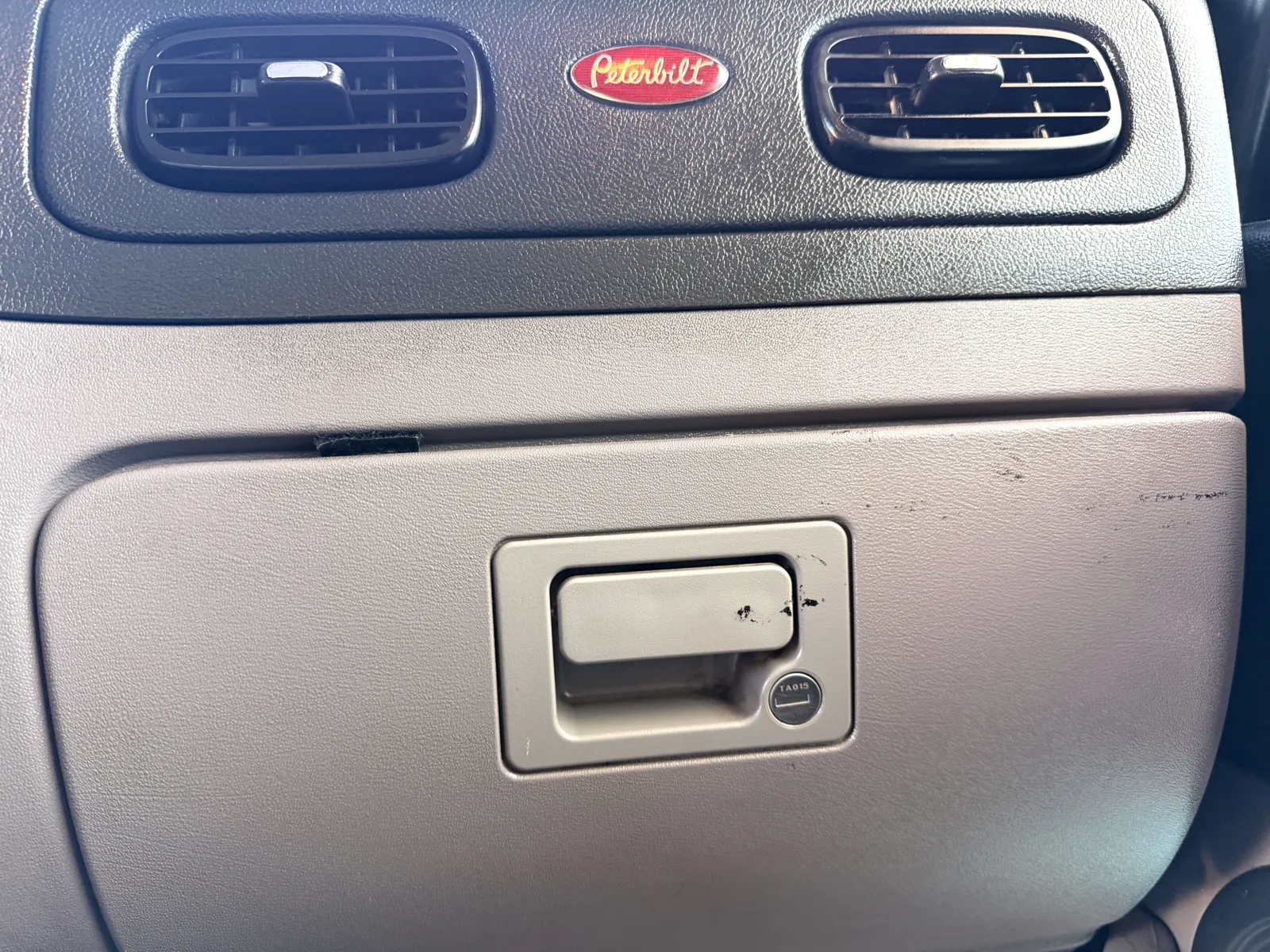 2016 Peterbilt - image 20