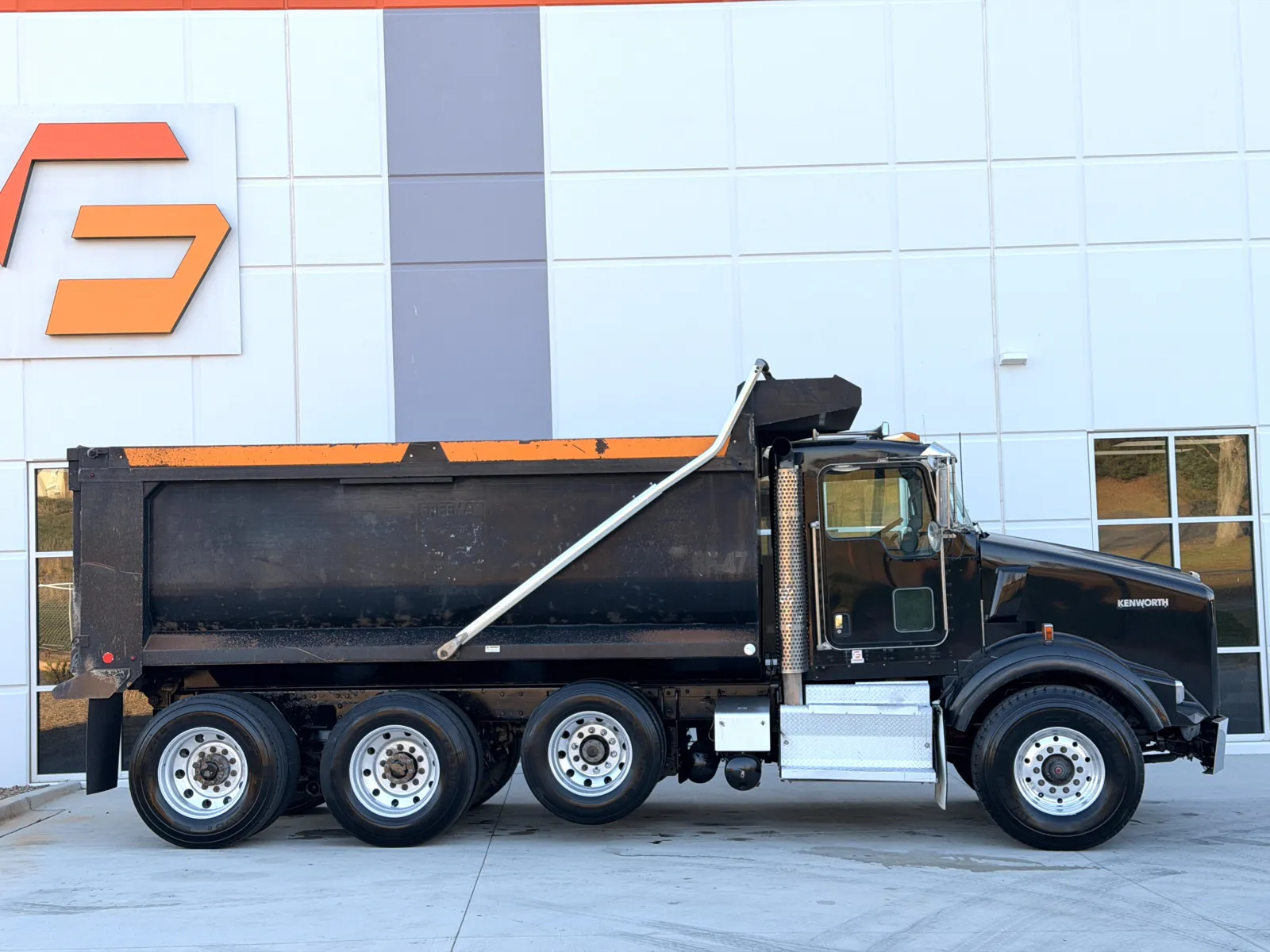 2015 Kenworth T800 - image 4