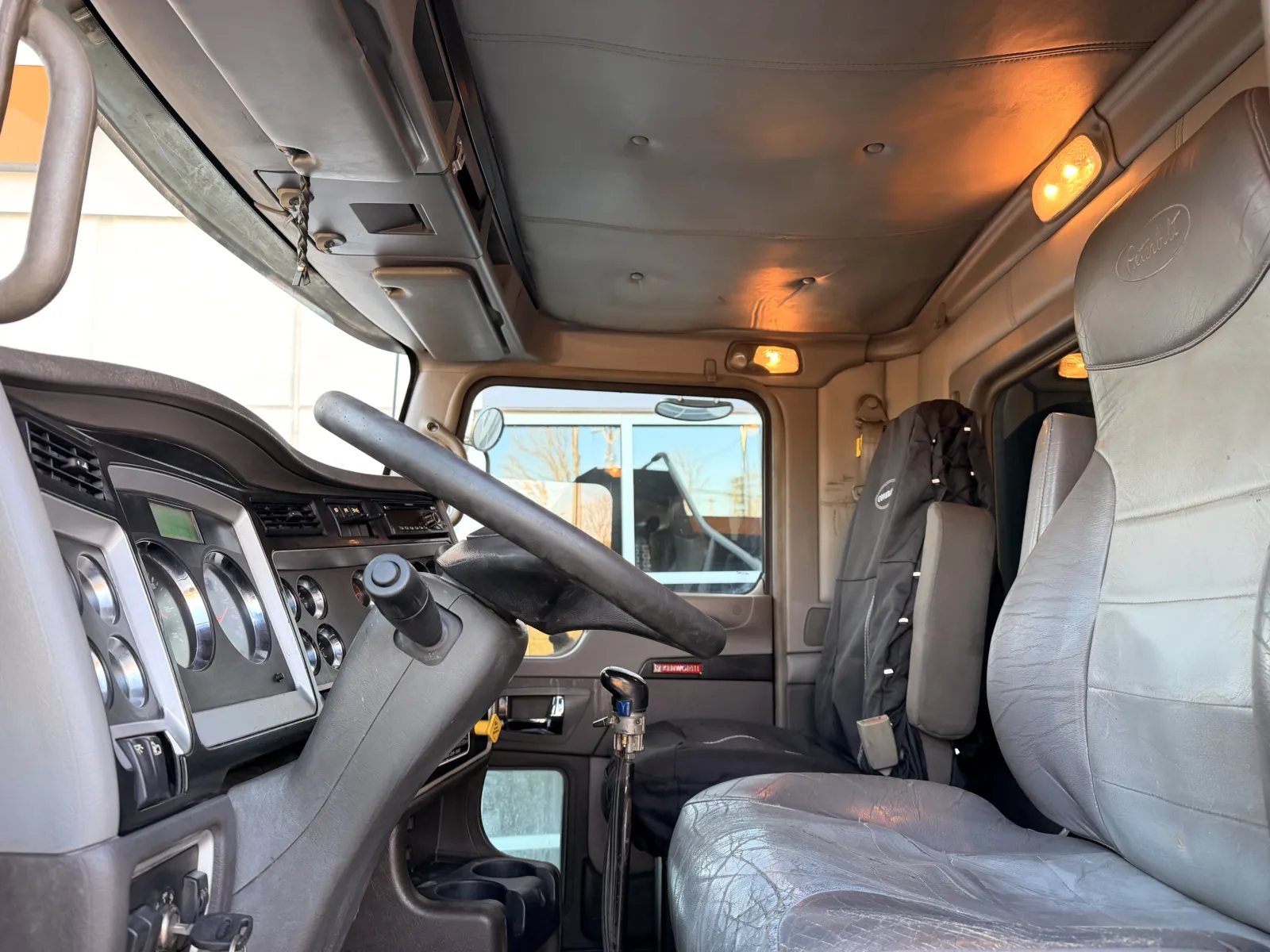 2015 Kenworth T800 - image 15