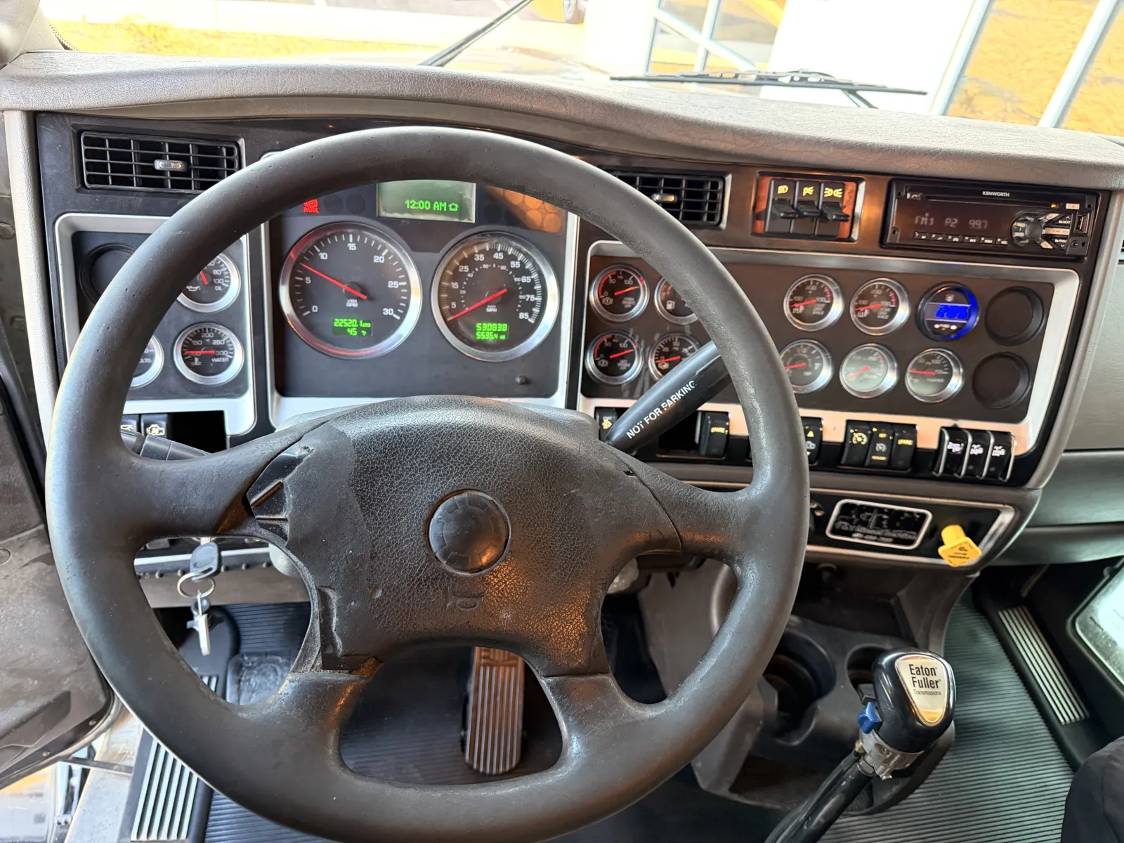 2015 Kenworth T800 - image 17
