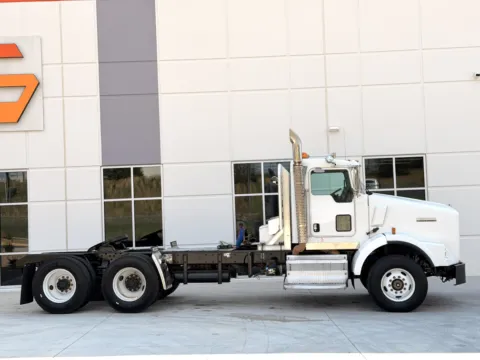 Another view of 2009 KENWORTH T800 for sale in Greer, SC at Forge Truck Centers - South Carolina