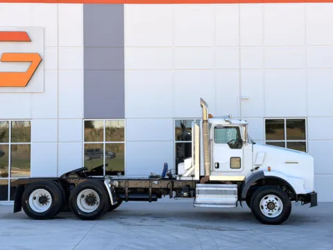 Another view of 2009 KENWORTH T800 for sale in Greer, SC at Forge Truck Centers - South Carolina