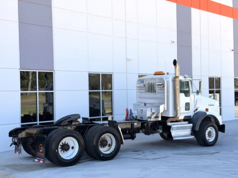 More photos of 2009 KENWORTH T800 at Forge Truck Centers - South Carolina, SC