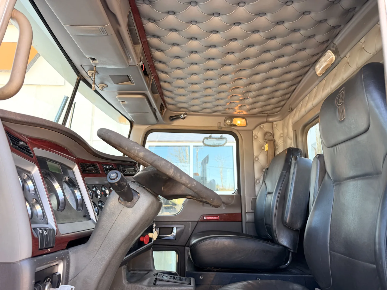 2009 Kenworth T800 - image 14