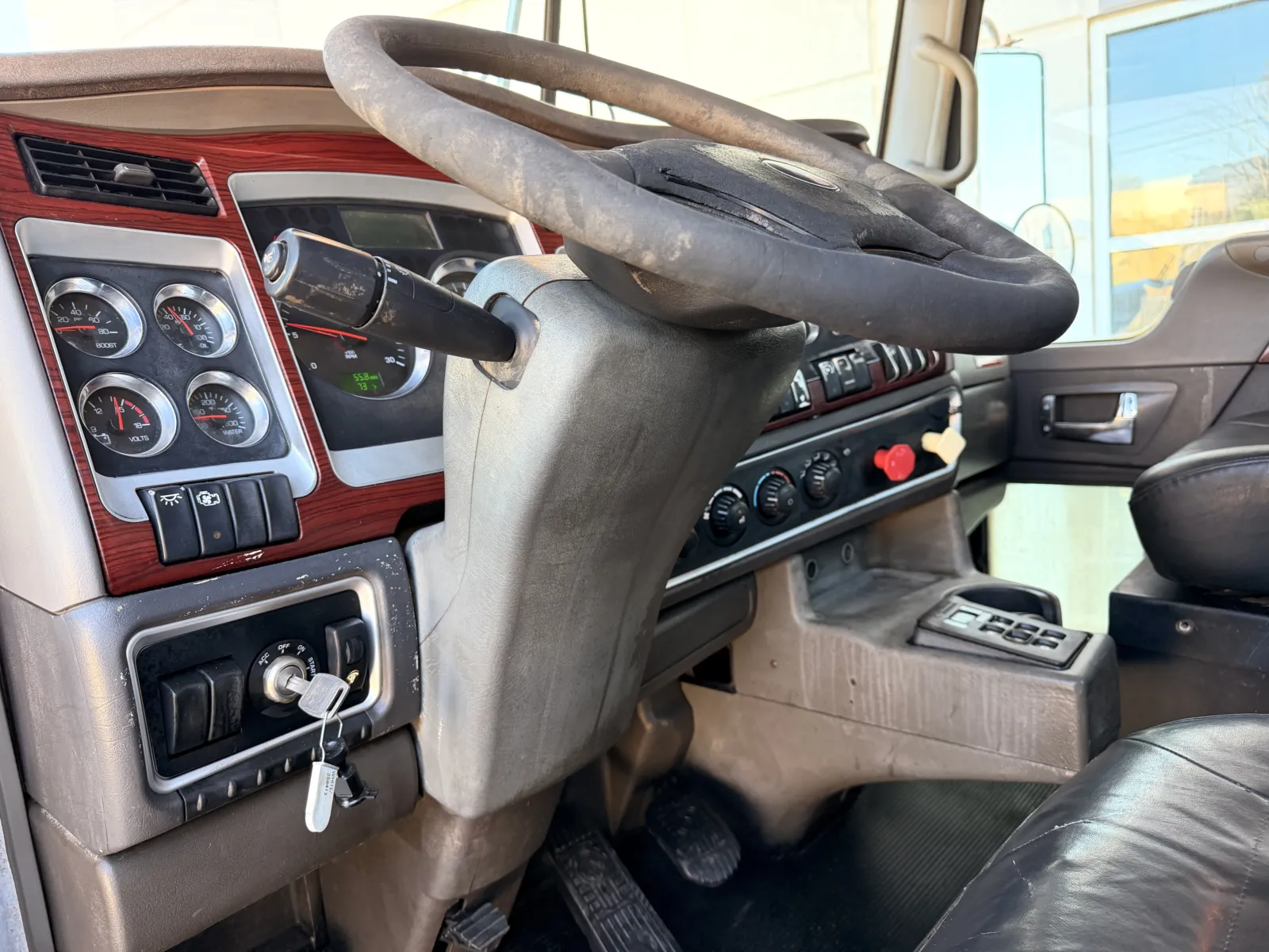 2009 Kenworth T800 - image 15