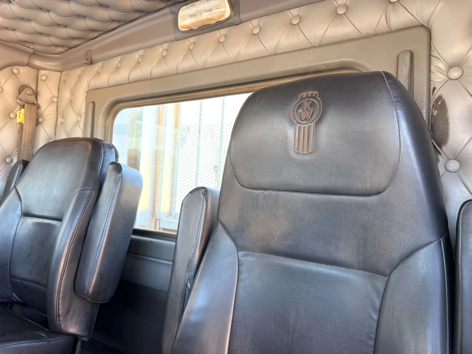 2009 Kenworth T800 - image 20