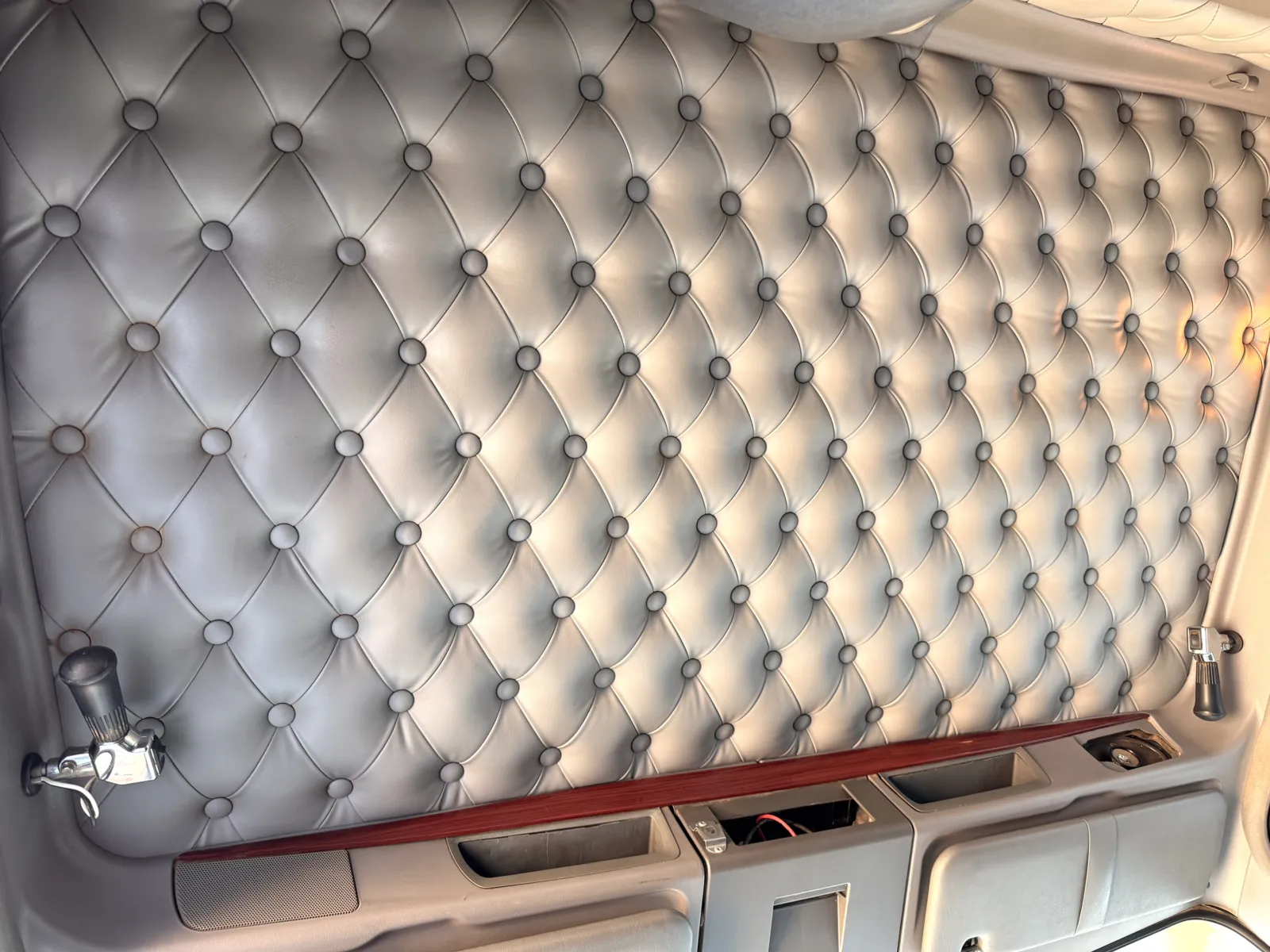 2009 Kenworth T800 - image 21