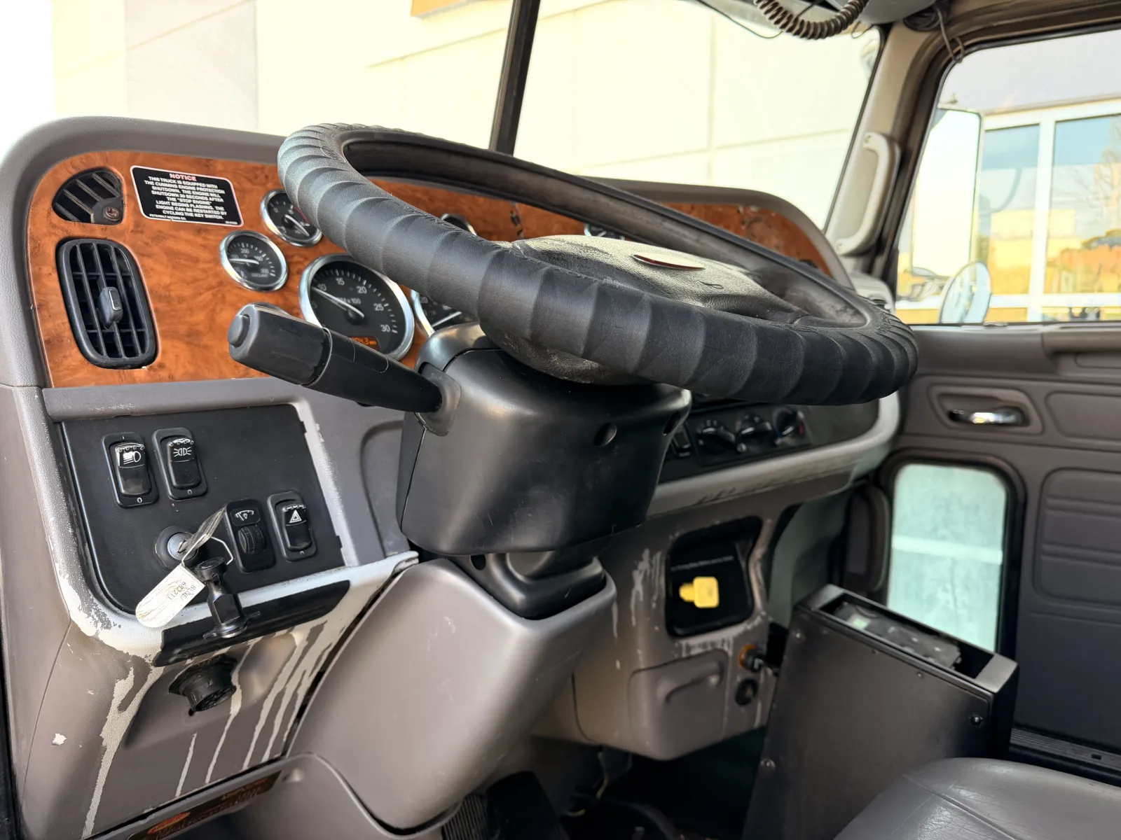 2007 Peterbilt - image 16