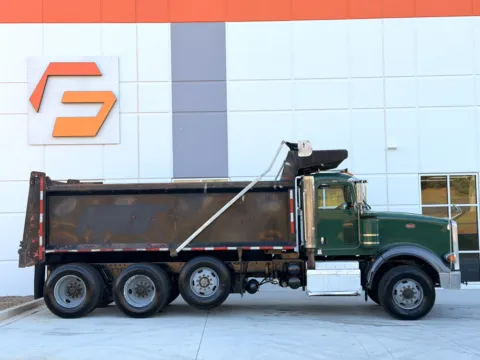 More photos of 2011 PETERBILT 367 at Forge Truck Centers - South Carolina, SC