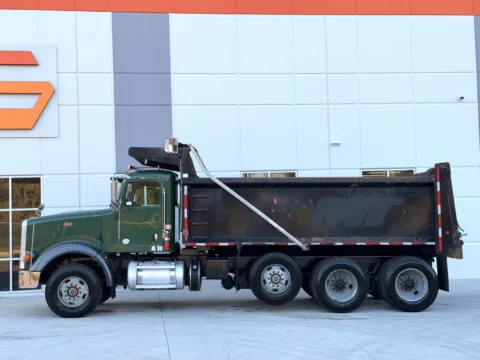 More photos of 2011 PETERBILT 367 at Forge Truck Centers - South Carolina, SC