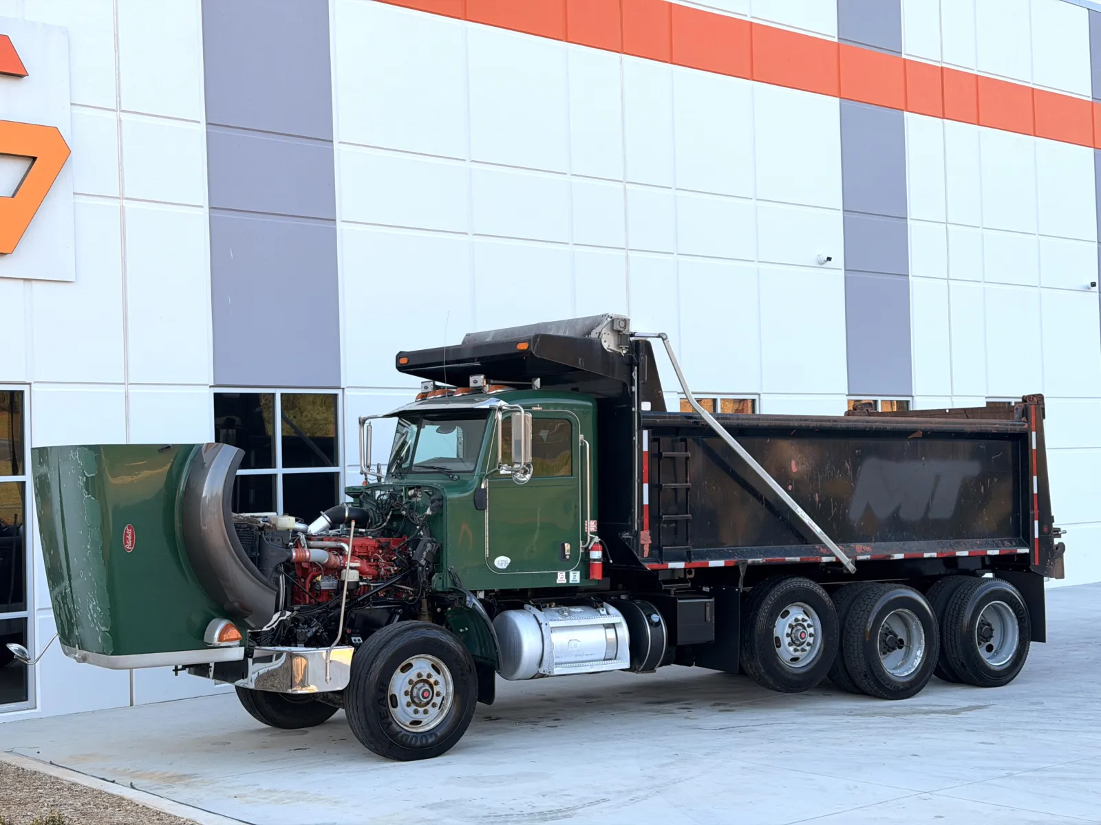 2011 Peterbilt - image 11