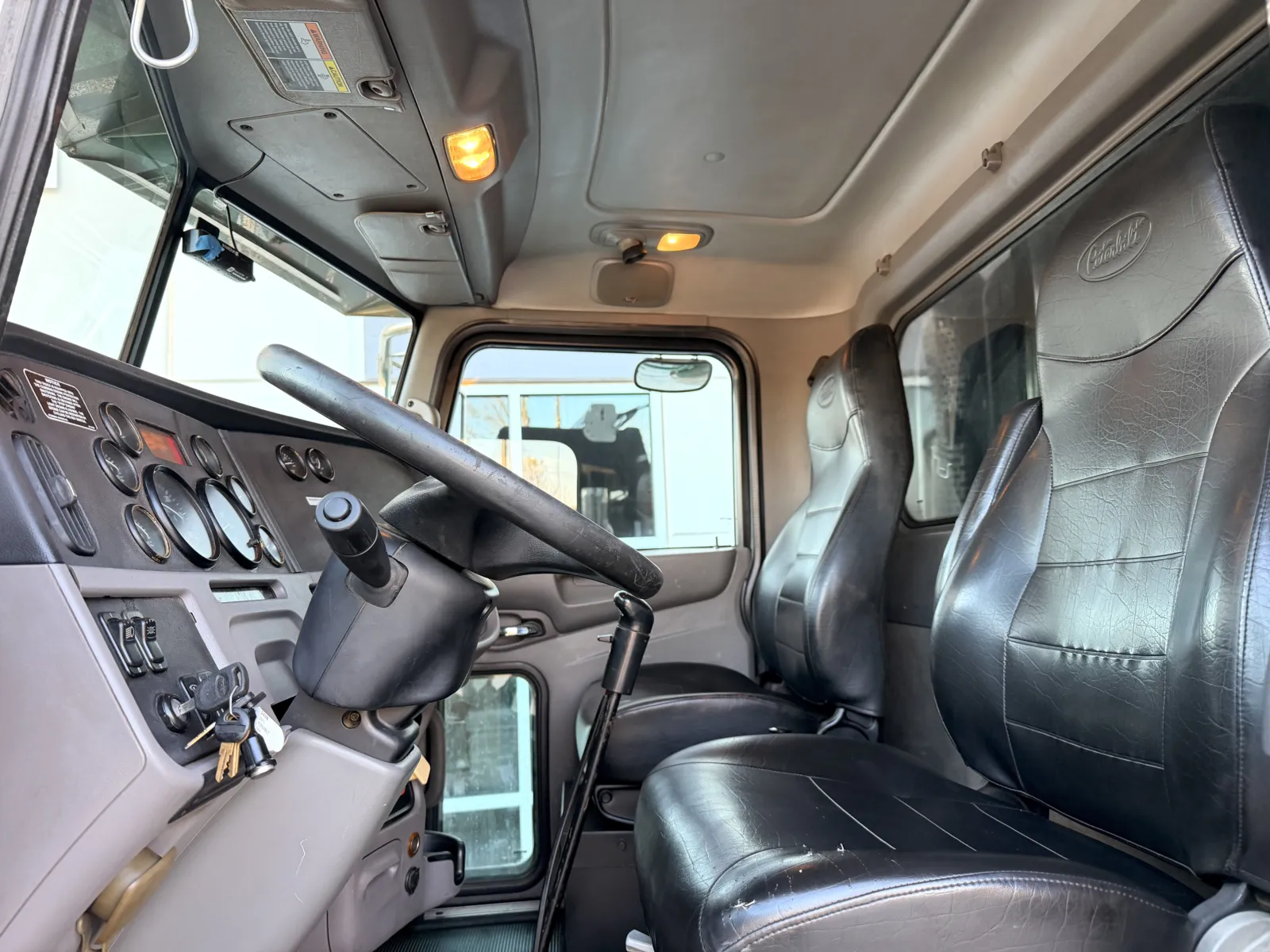 2011 Peterbilt - image 15