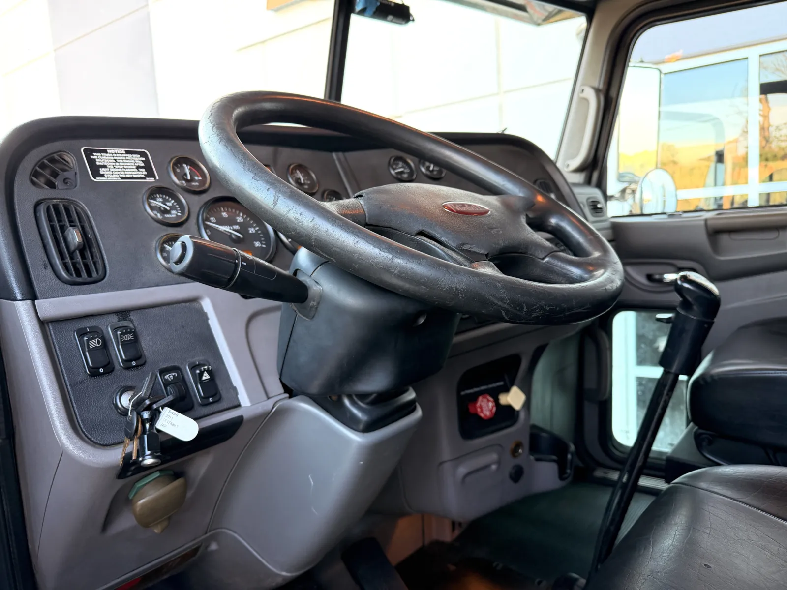 2011 Peterbilt - image 16