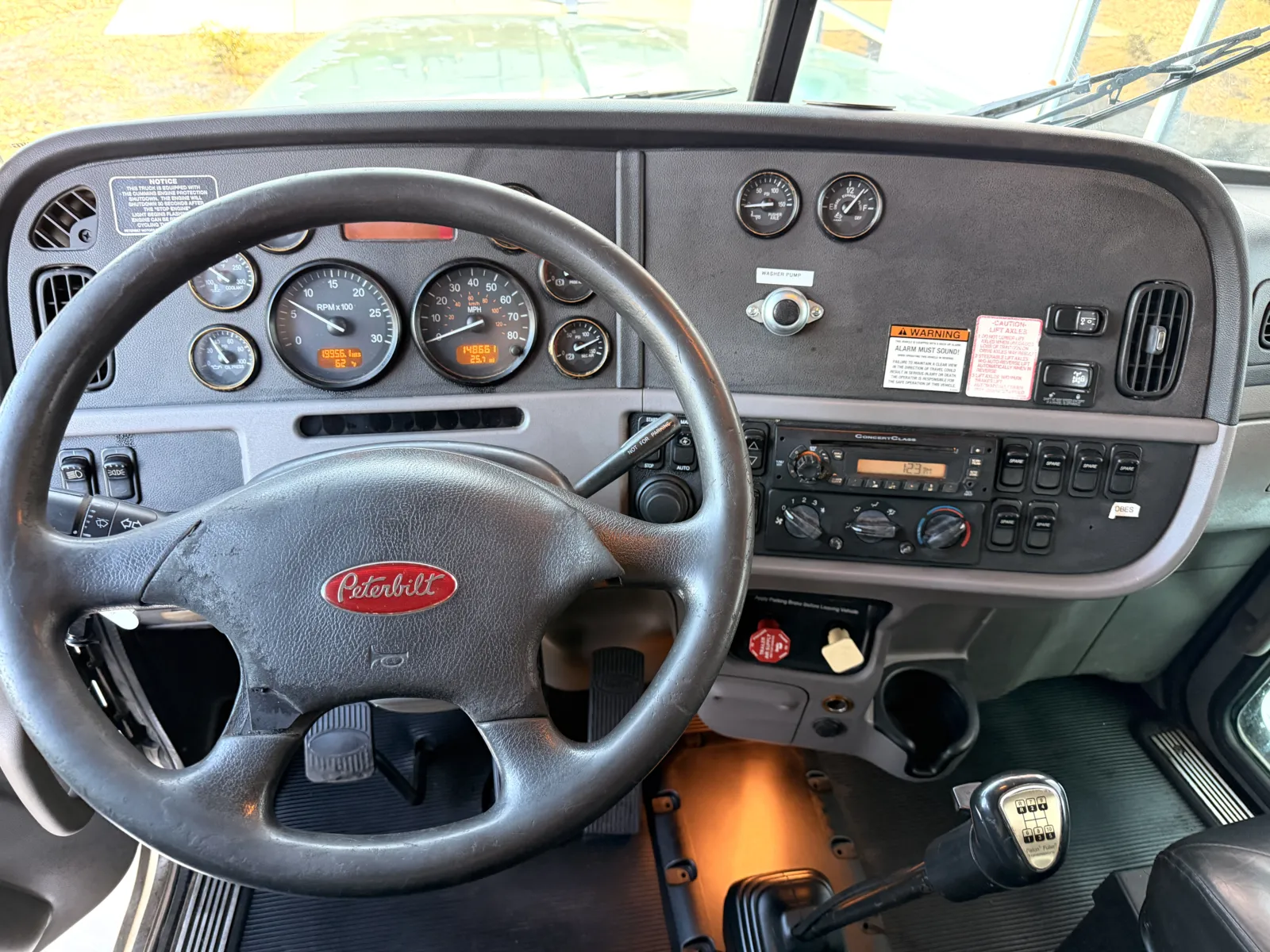 2011 Peterbilt - image 17