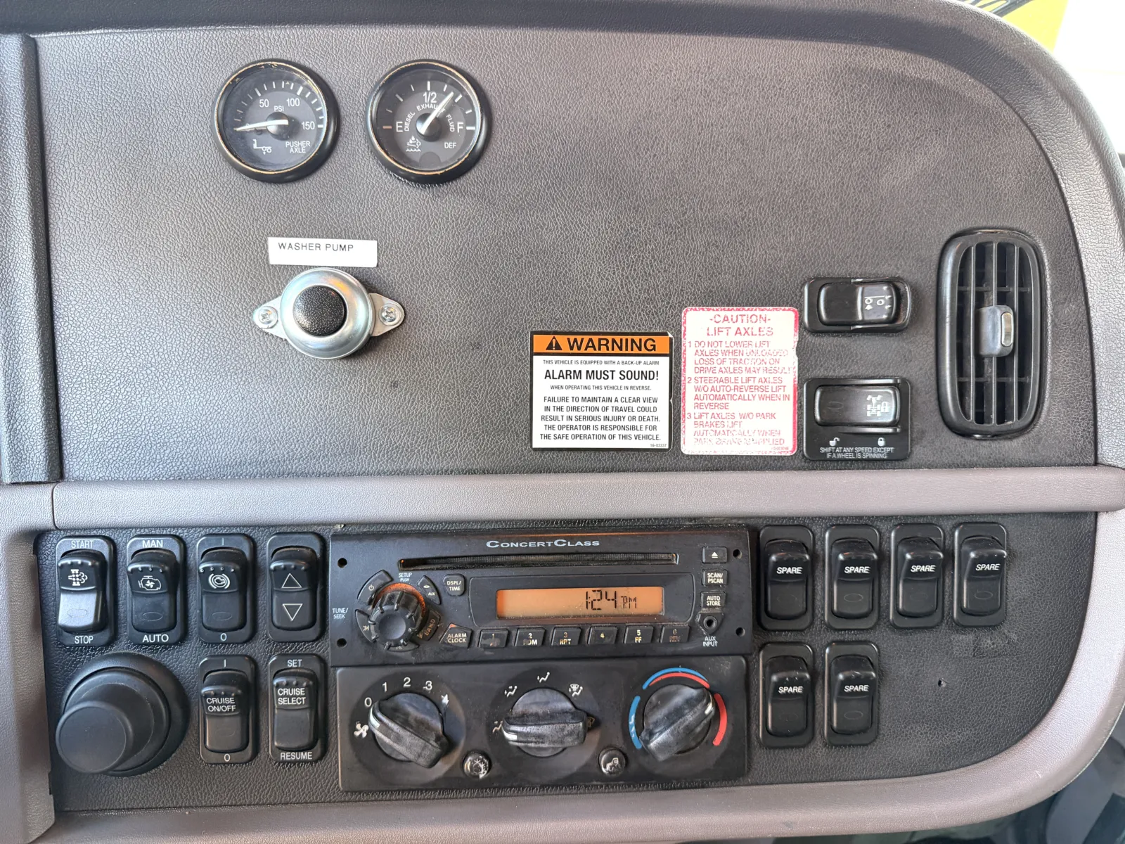 2011 Peterbilt - image 19