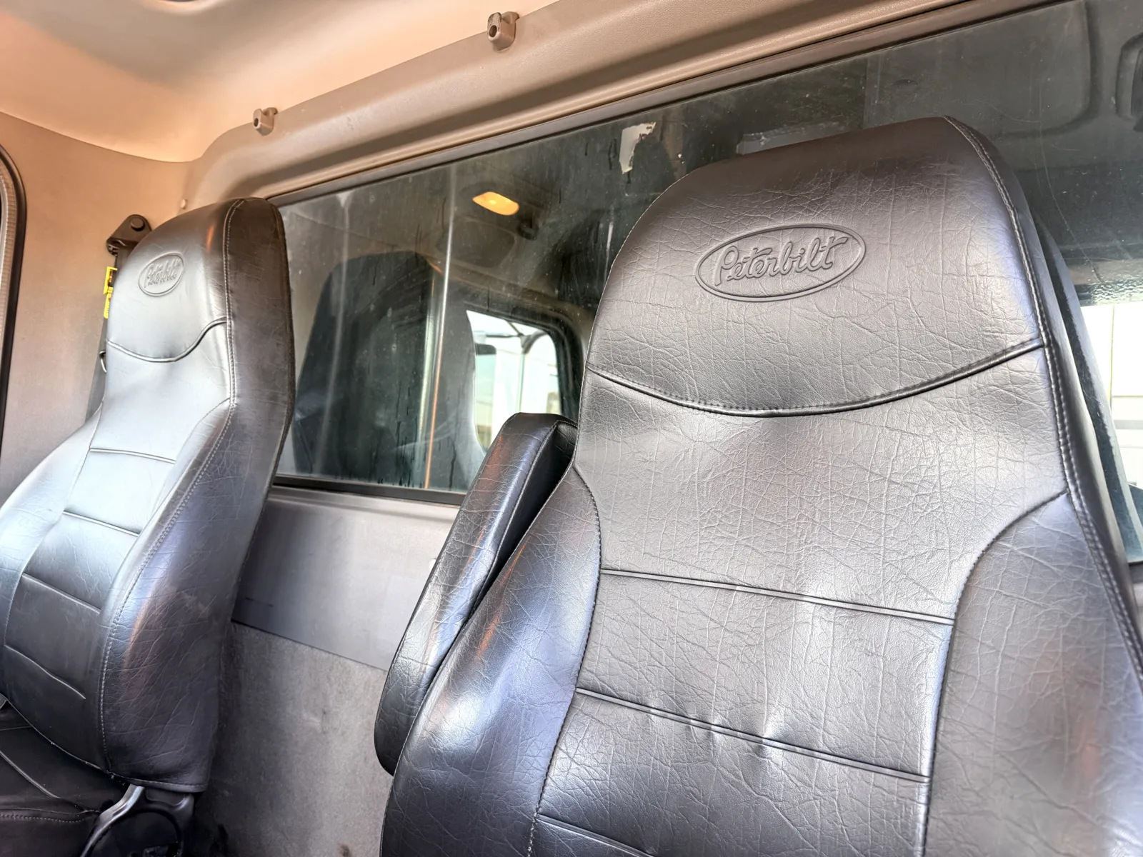 2011 Peterbilt - image 21