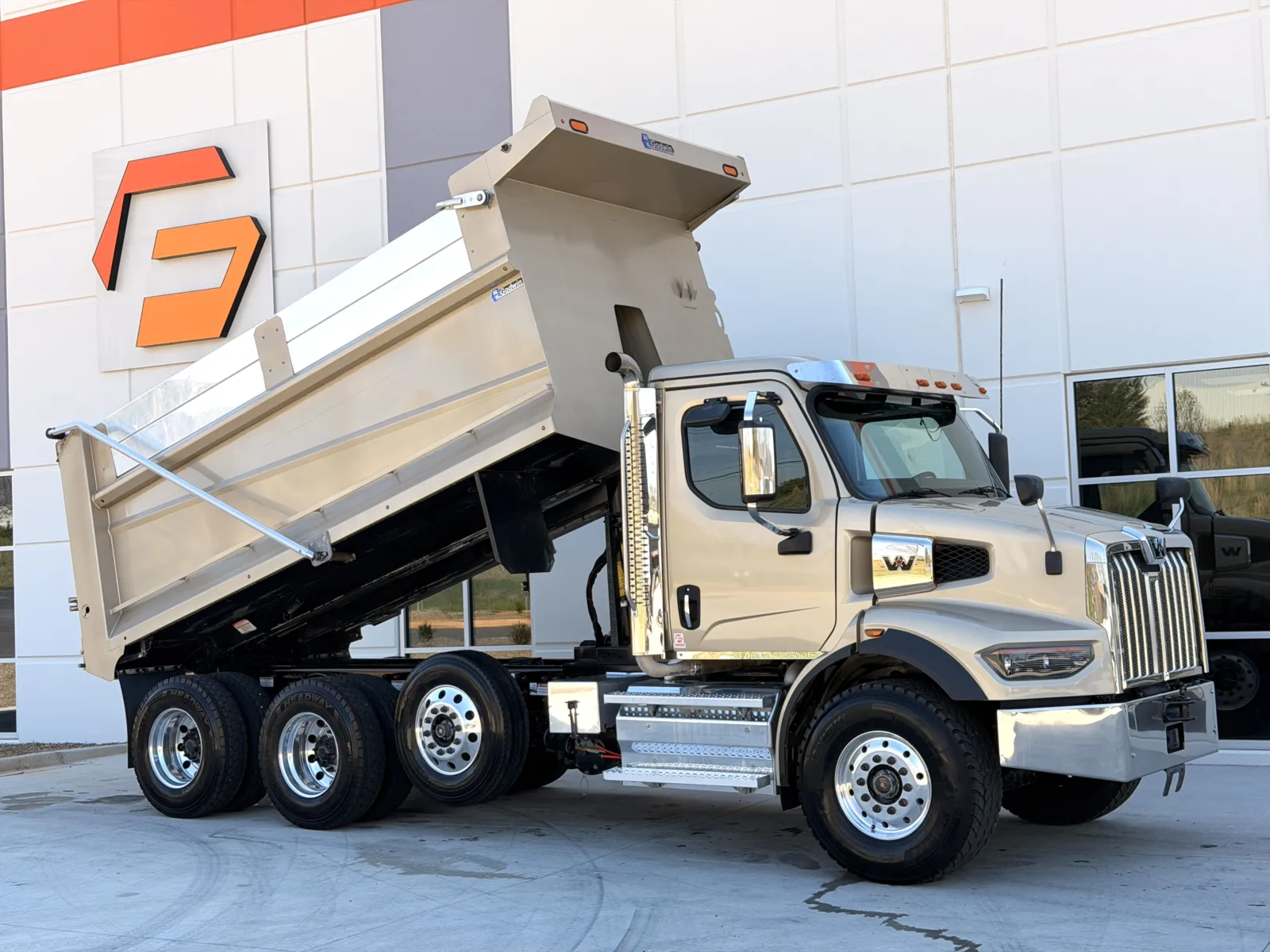 2024 Western Star 4700 - image 1