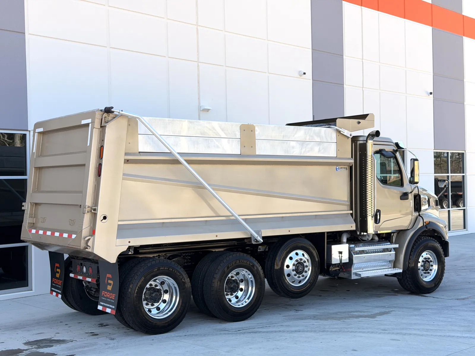 2024 Western Star 4700 - image 6