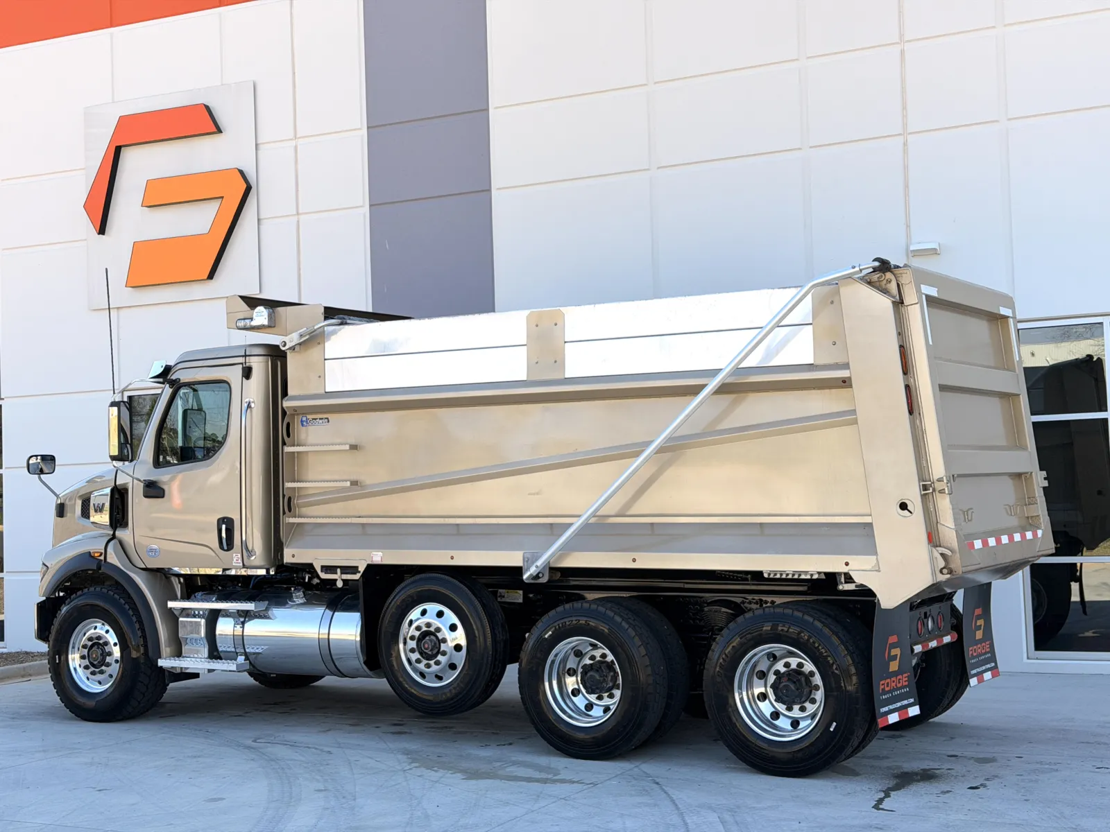 2024 Western Star 4700 - image 7