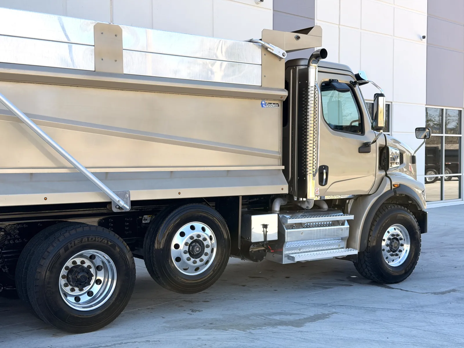 2024 Western Star 4700 - image 8