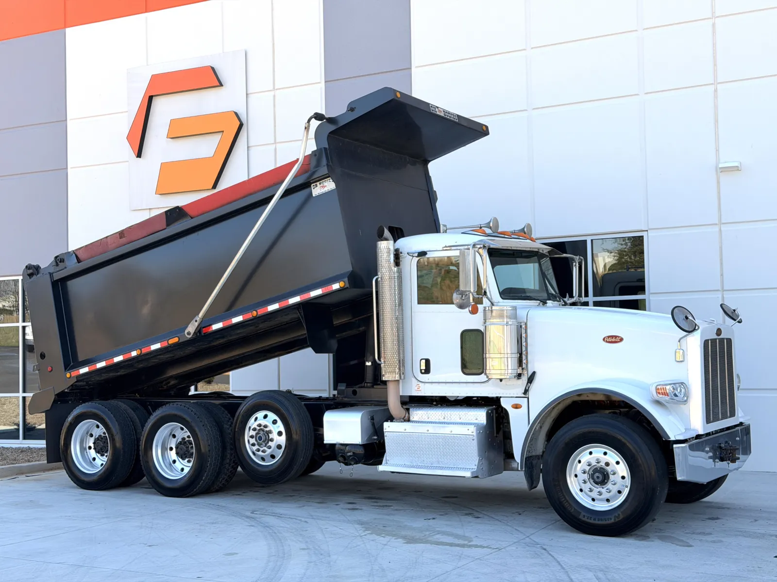 2016 Peterbilt - image 1