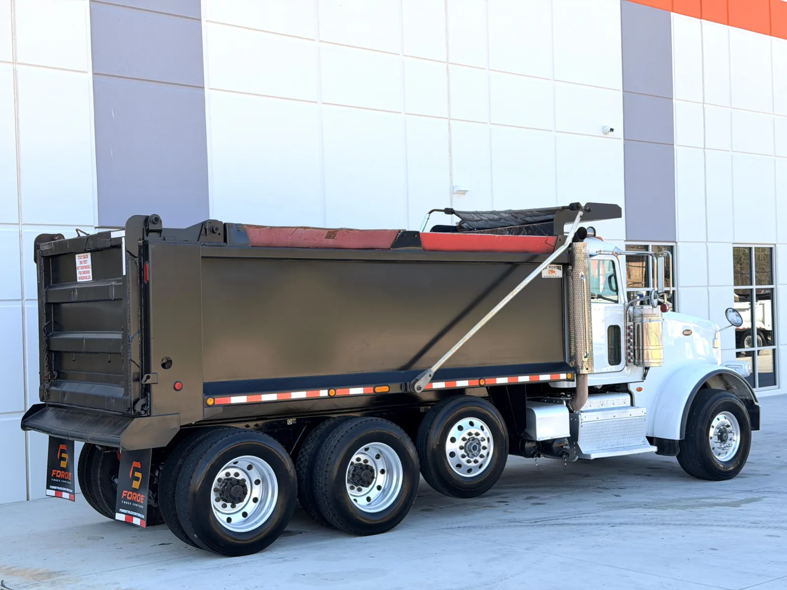 2016 Peterbilt - image 6