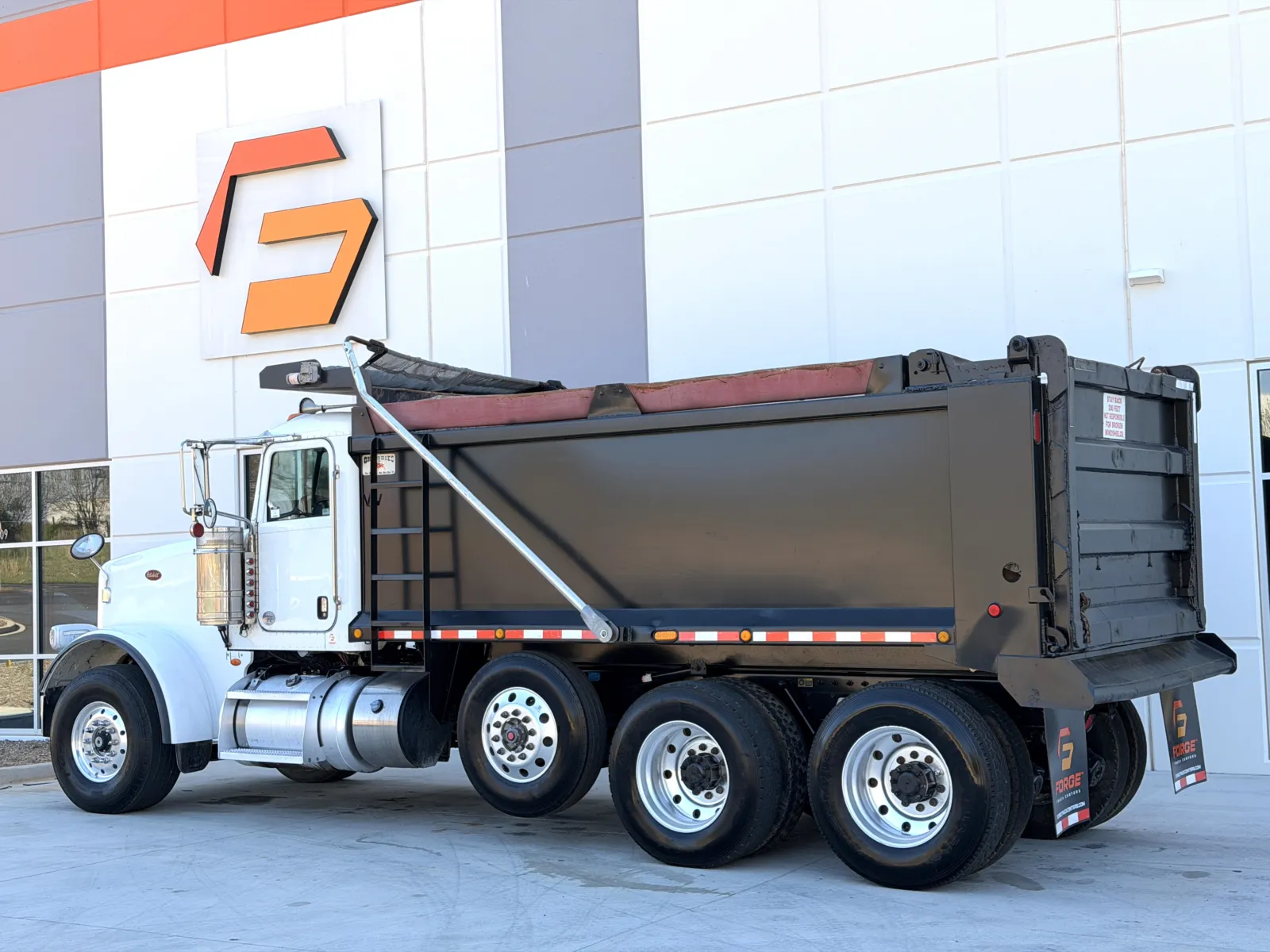 2016 Peterbilt - image 7