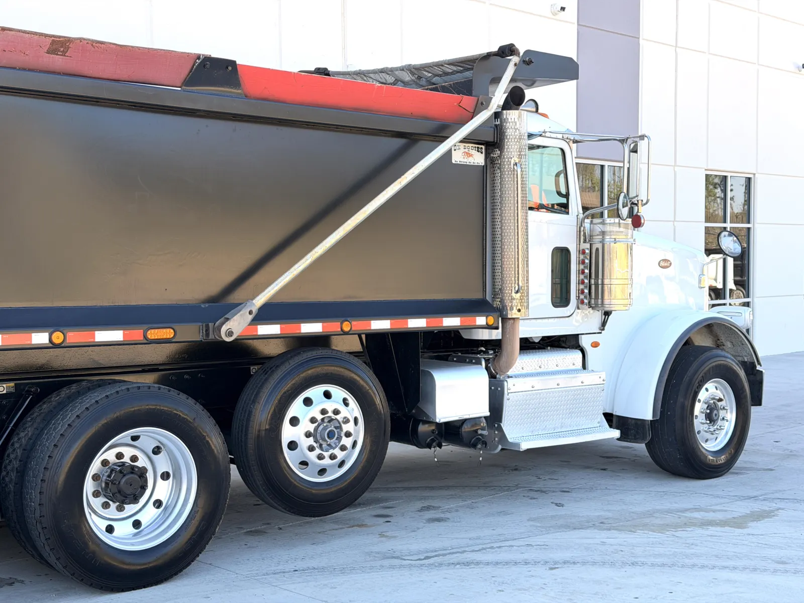 2016 Peterbilt - image 8