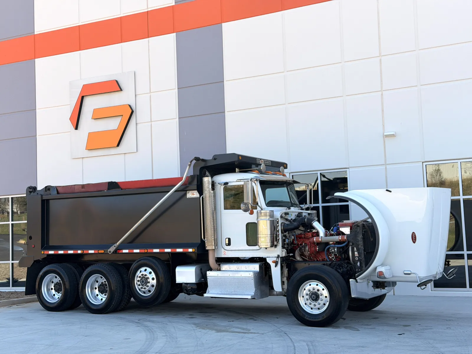 2016 Peterbilt - image 10