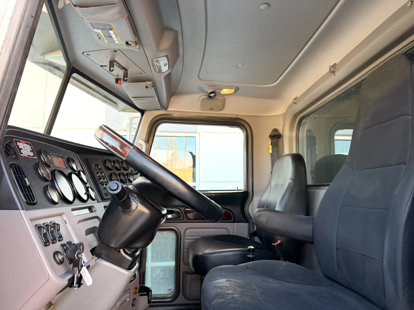 2016 Peterbilt - image 15