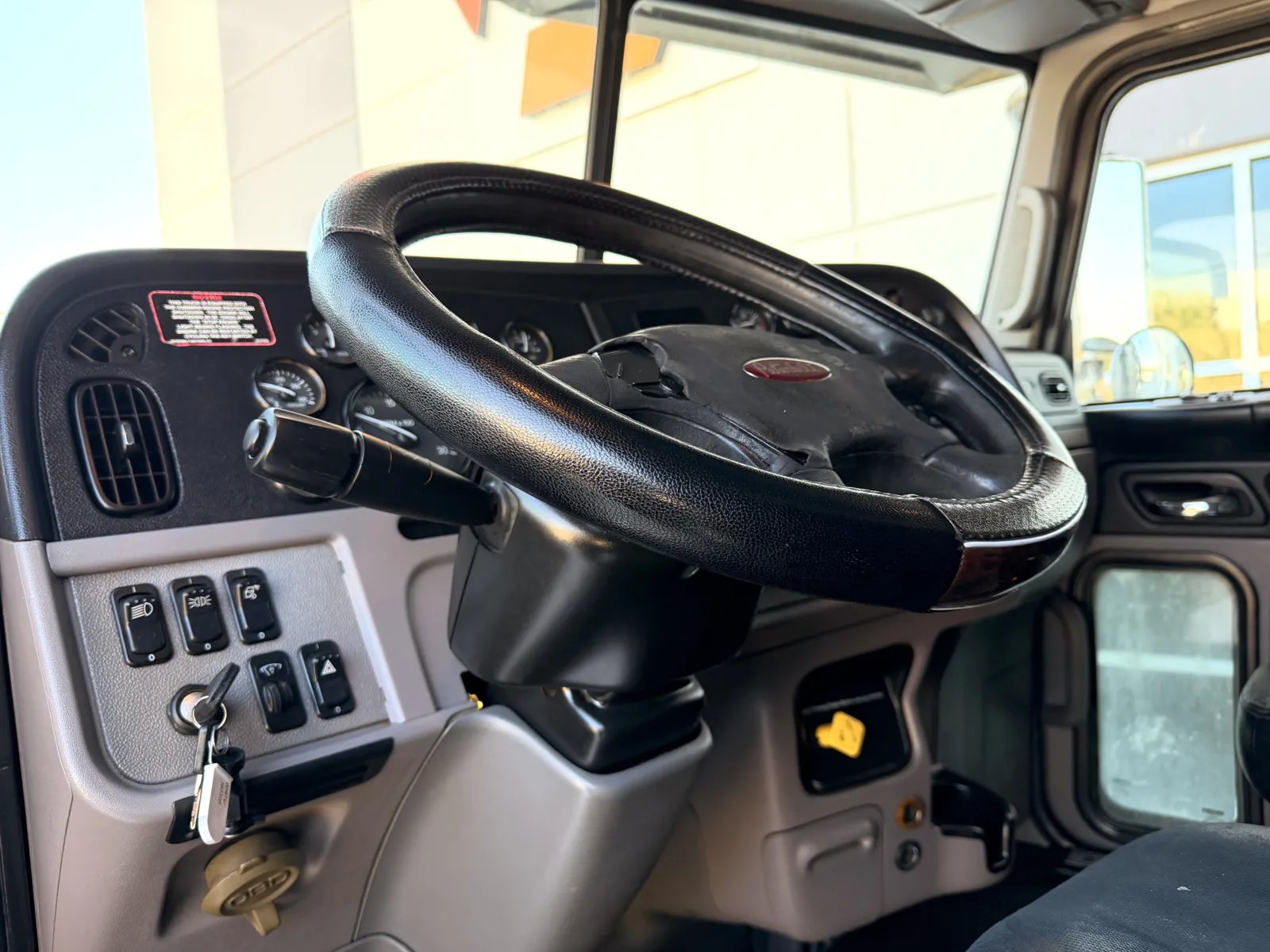 2016 Peterbilt - image 16