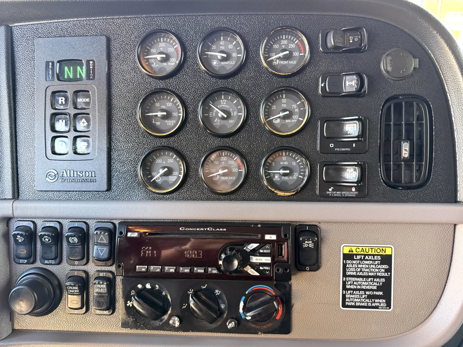 2016 Peterbilt - image 19