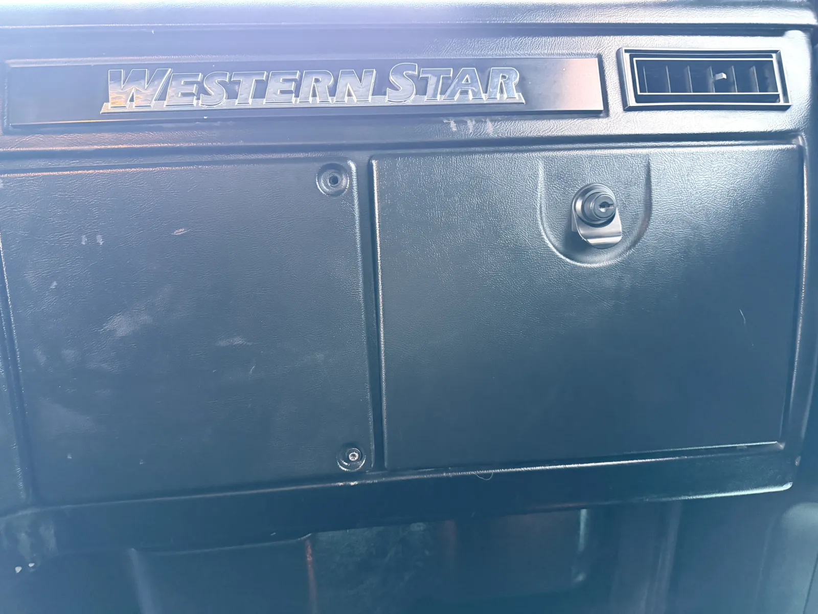 2017 Western Star 4900 - image 19