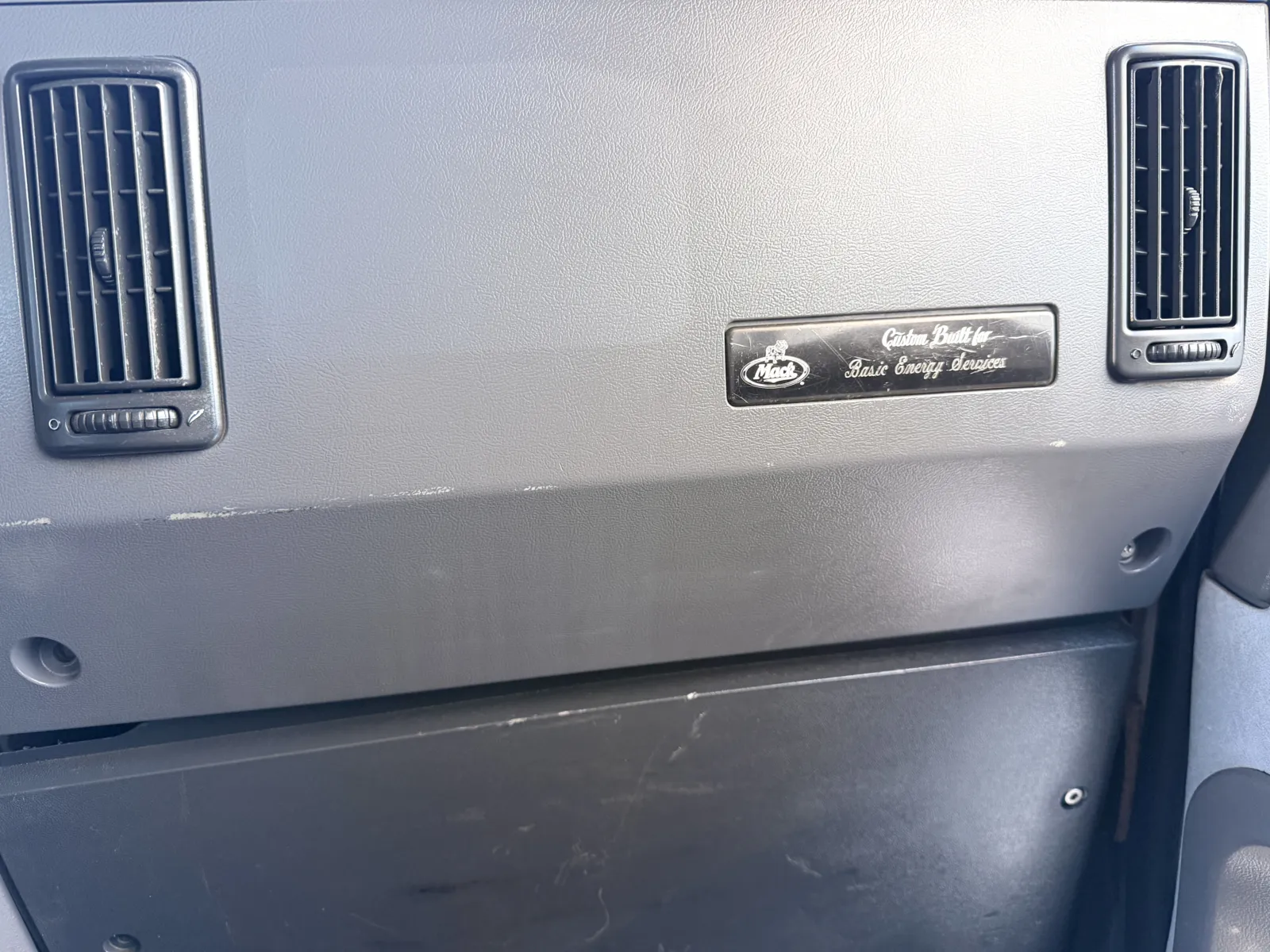 2013 Mack - image 20